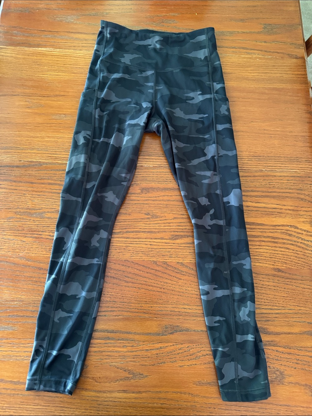 Athleta Black Camo High-Rise Salutation 7/8 Stash Draw String Pocket Leggings